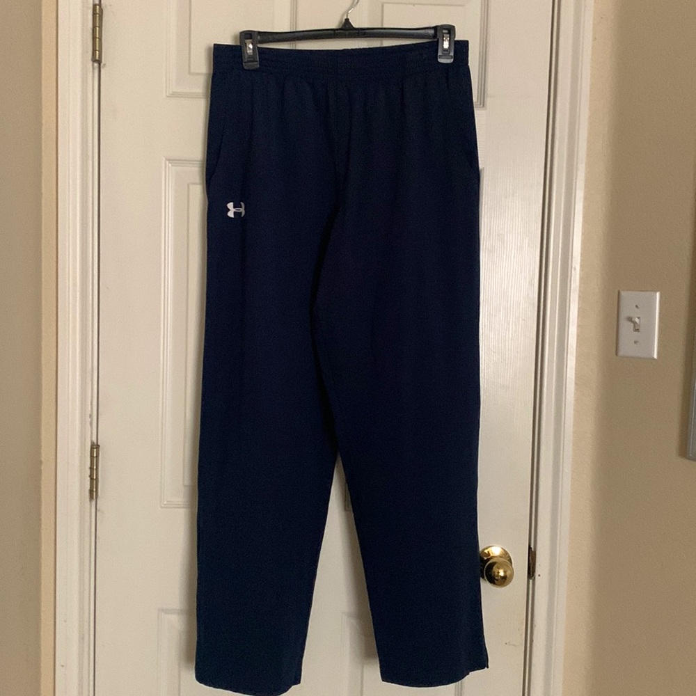 Adult LG Under Armor Sweatpants. Good as new. Worn a couple of times. Good shape
